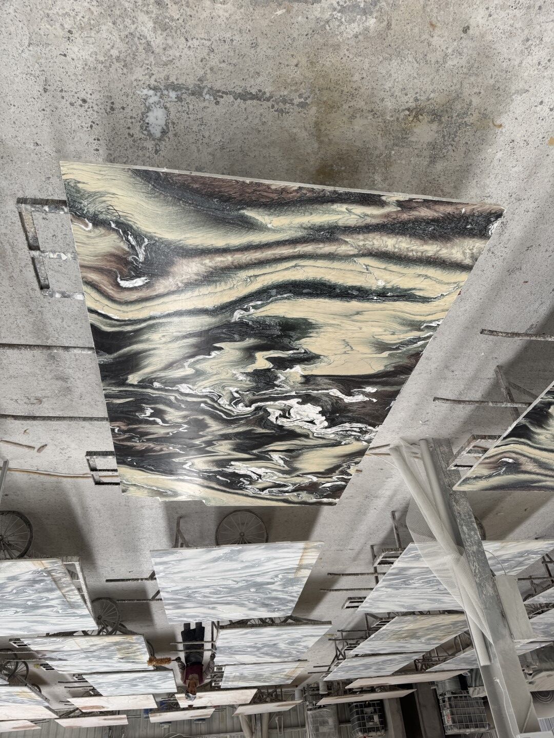 Cipollino Ondulato marble slab lying flat while resin treatment is carried out during production Cipollino Ondulato marble slab lying flat while resin treatment is carried out during production